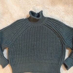 H&M Ribbed Knit Turtleneck Sweater in Green size medium